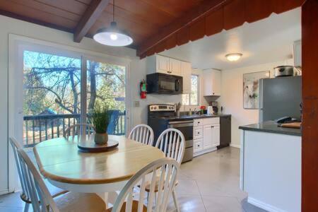 Blue Door Cottage 12 Miles To Yosemite Bbq Oakhurst Eksteriør bilde
